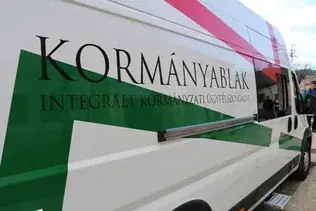 Kormányablakbusz — Hajmáskér, Hajmáskér