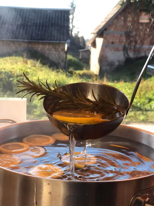 Forralt boros barangolás a Monori Pincefaluban — Lukácsy Pince, Monor