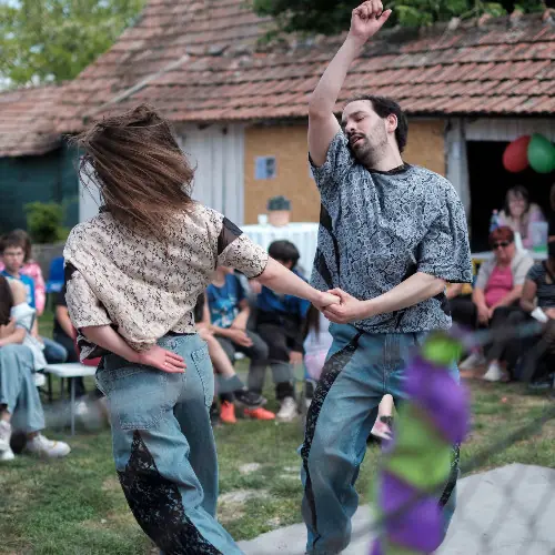 Vidék–város viszonyok / Burattino Iskola – Szimfolk Zenei Műhely – Horváth Nóra & Oláh Balázs - Vitaszínház - Koncert - BÁL · Trafó Kortárs Művészetek Háza, Budapest