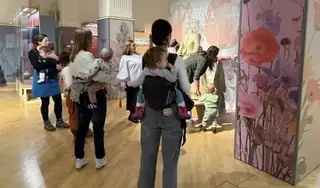 Tulipán & zsálya – Kertek, korok, népművészet kiállítás MAMA, NÉZD! TÁRLATVEZETÉS