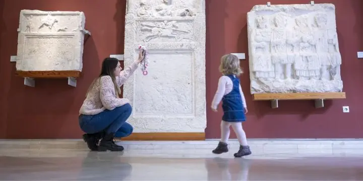 Apróságokkal a múzeumban! | Múzeumi lépegető · Magyar Nemzeti Múzeum, Budapest