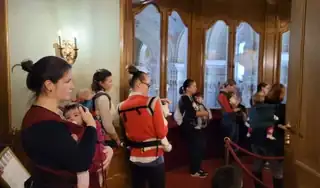 Mama, nézd! Színházi kulisszák mögött