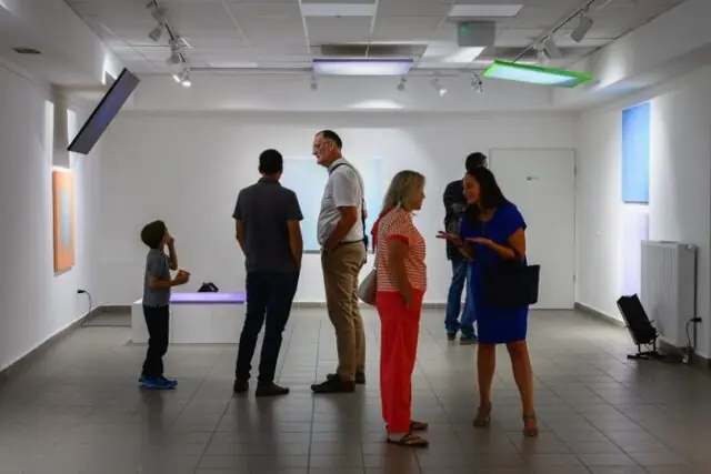 KONTRA ÁGNES festőművész és UGHY SZABINA író beszélgetése · B32 Galéria és Kultúrtér, Budapest