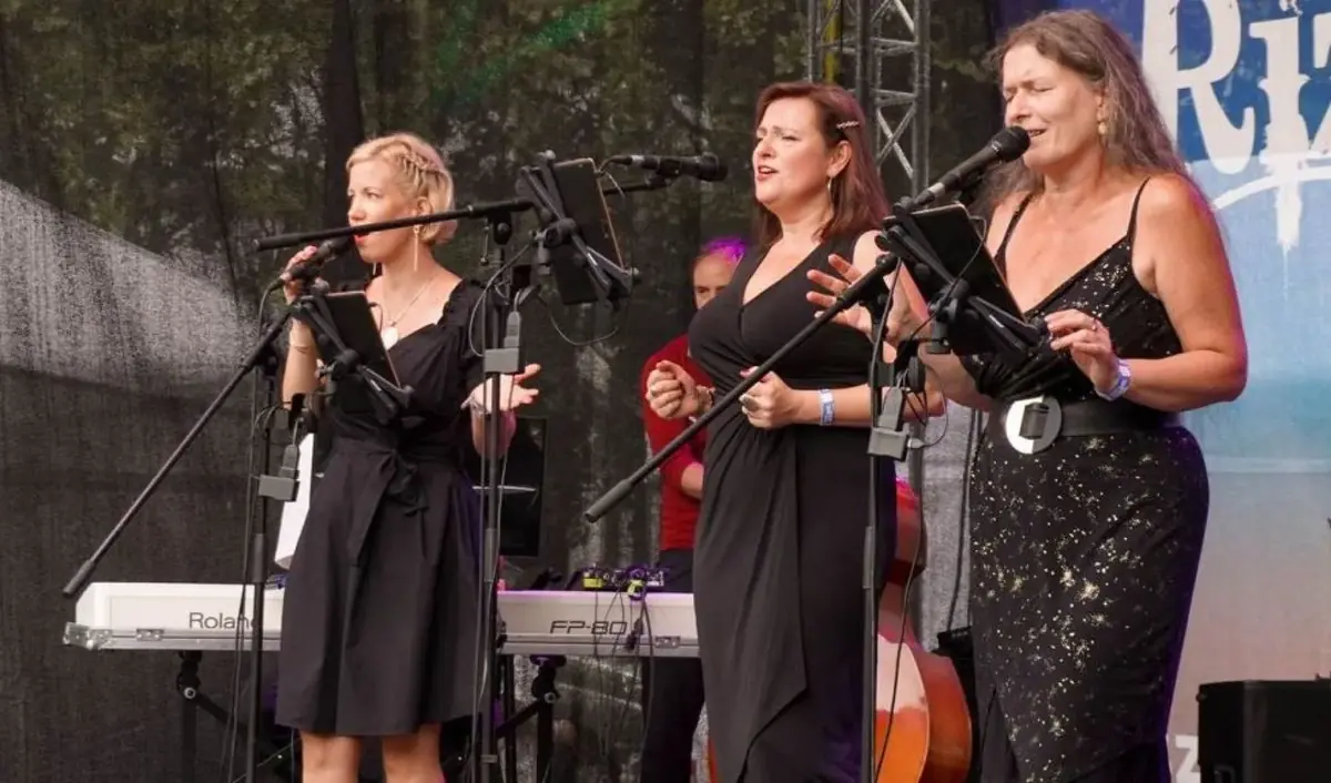 Swing-swing kávéház — Veszprémi Programiroda Kft., Veszprém
