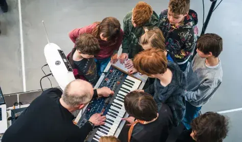 HANG-SZÍN-ZENE — Lóvasút Kulturális és Rendezvényközpont, Budapest