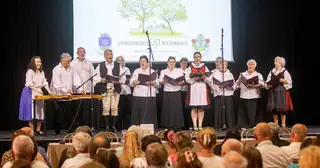 „ÉNEKSZÓVAL, MUZSIKÁVAL…”