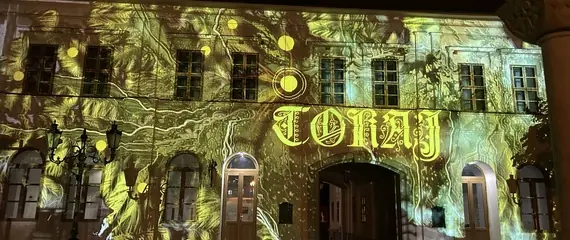 Turizmus Világnapja | Amit a fényfestés mesél - Városunk története röviden — Tokaj Tourist Info, Tokaj
