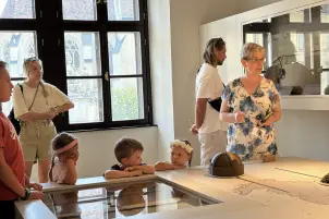 Rendszeres tárlatvezetés a Sopron és a korona című kiállításban · Soproni Múzeum, Sopron