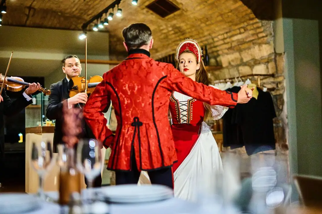Folklór Est a Gasztro Pincében — Gasztro Cellar, Budapest