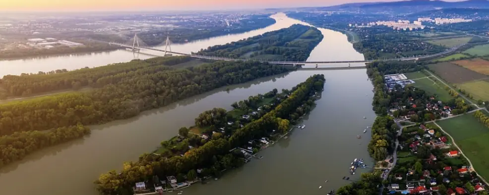 Lupa mellett Éjjel - 10 / 5 — Királyok útja - Seneca köz, Budapest