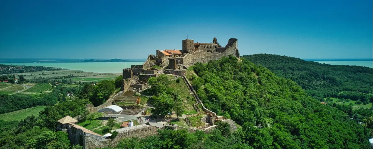Várak a Balaton-felvidéken - 25 / 50 — vasútállomás, Badacsonytördemic