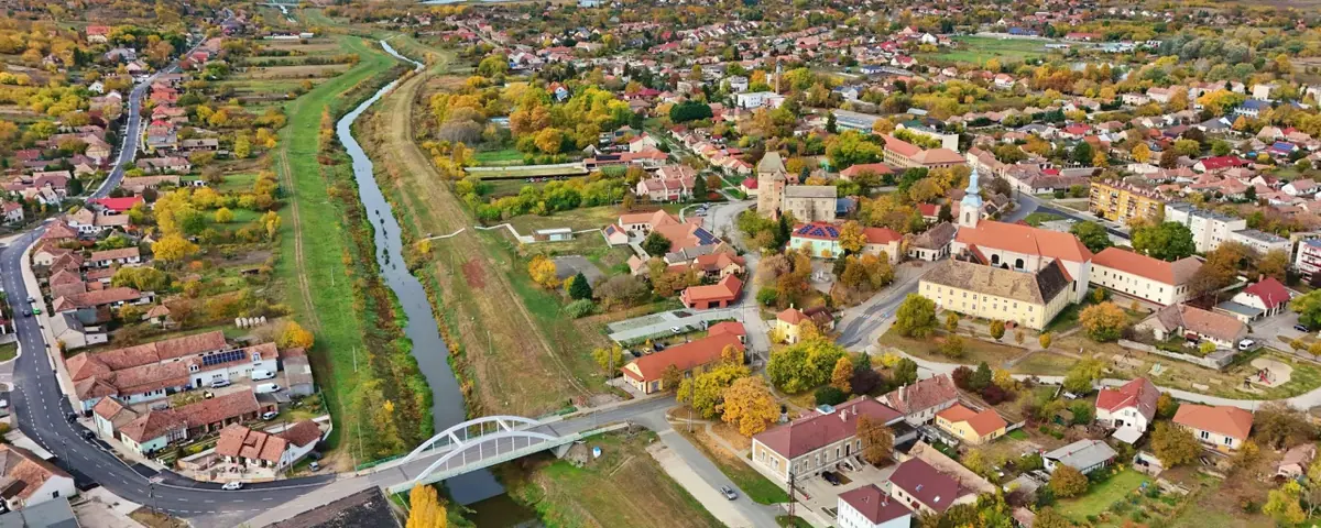 Sió Hegyhát Túra - Via cerris 56 km / Középkori utakon 31 km / Pillich túra 21 km / Várból várba 6 km — Vár tér 10., Simontornya