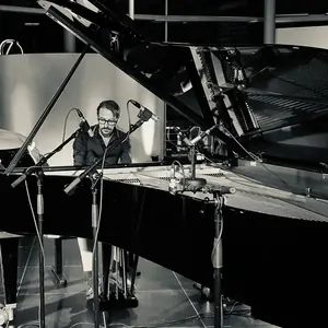 Dennis Korn — Momkult Gördeszka tér, Budapest