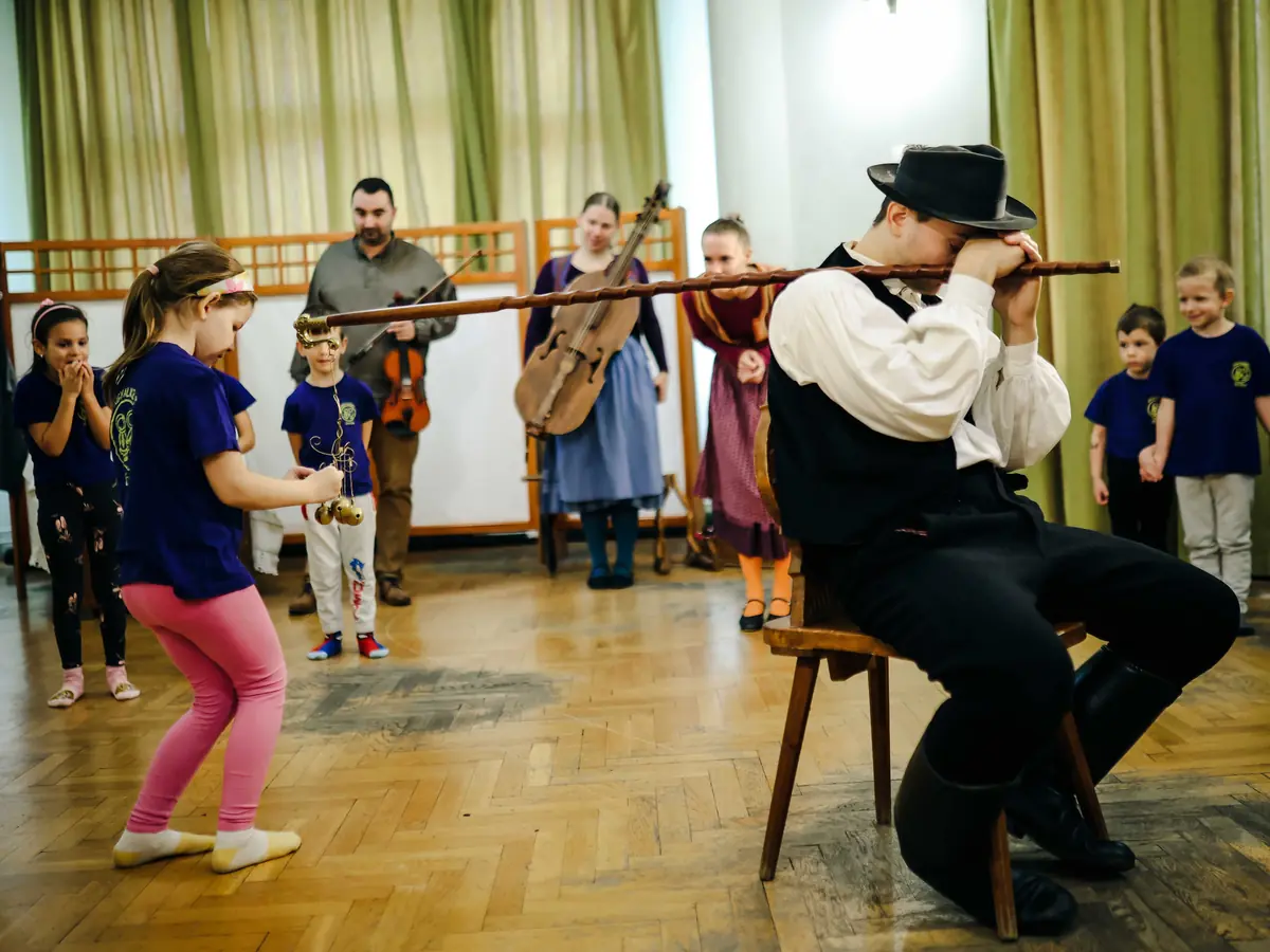 "Elmúlt a nyár, itt az ősz, kampósbottal jár a csősz" - Szüreti mulatság — VOJTINA BÁBSZÍNHÁZ, Debrecen