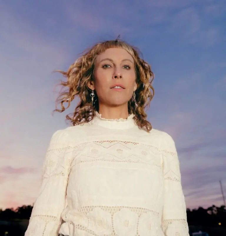 Sophie Hutchings — MOM Kulturális Központ, Kupolaterem, Budapest