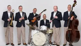 Idősek estje a Hot Jazz Band koncertjével