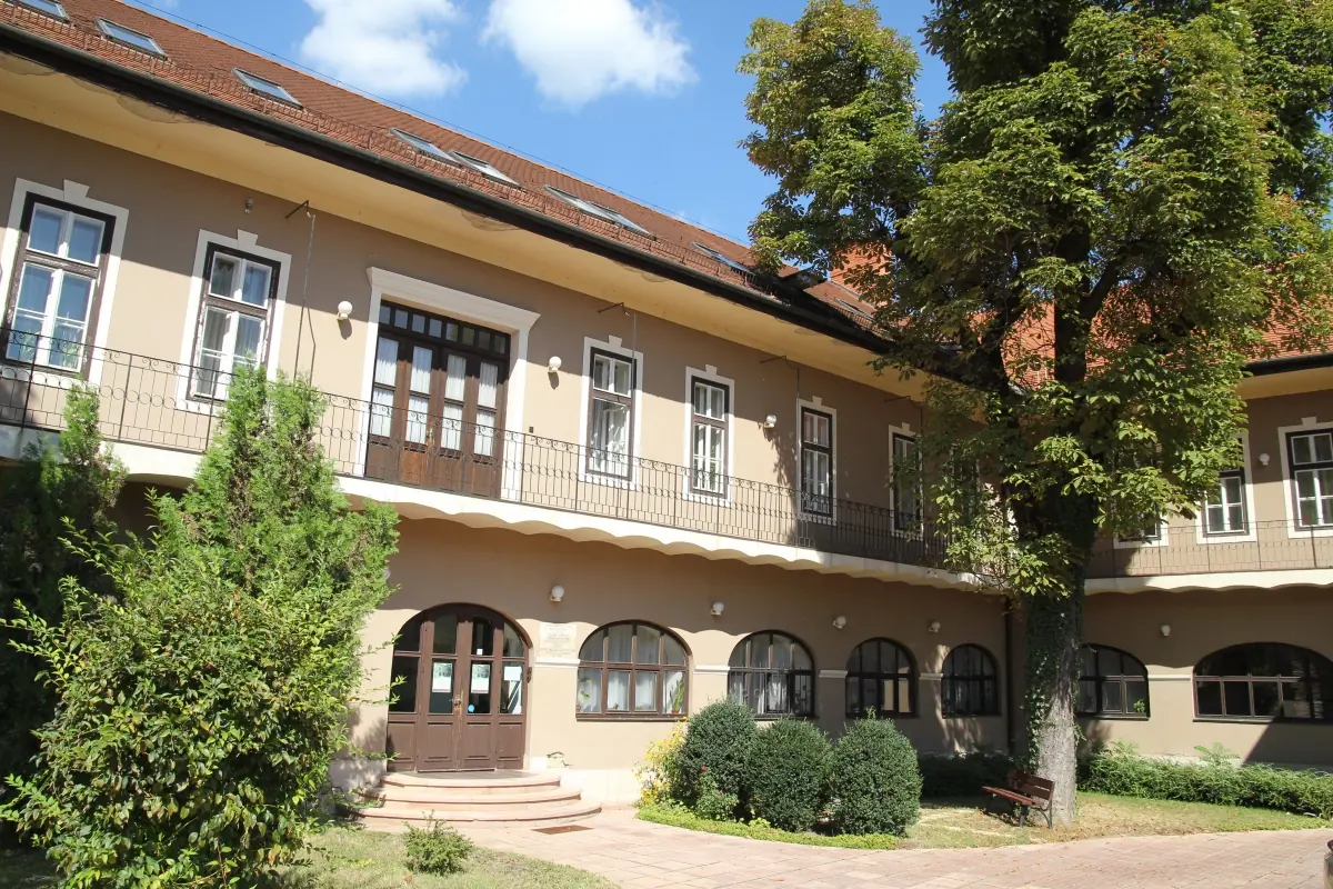 Francia társalgási klub — Szabó Lőrinc Idegennyelvi Könyvtár, Miskolc